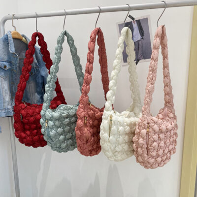 Hàn Quốc thiết kế thích hợp túi đám mây xếp li túi phù hợp với tất cả phụ nữ túi tote đeo vai đi lại sức chứa lớn túi đeo chéo túi lớn