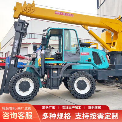 Cần cẩu xe nâng địa hình 5 tấn nâng hoàn toàn tự động vật liệu xe nâng xử lý thủy lực hai cần cẩu đuôi xe nâng bận rộn
