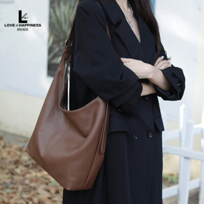 Túi sức chứa lớn cho nữ 2023 túi xô một vai mới túi tote phù hợp xu hướng thời trang Túi Messenger da thật