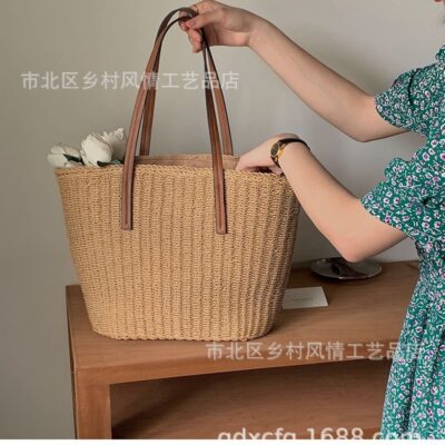 2023 mới rơm dệt túi mùa hè di động đơn giản dệt túi đeo vai kỳ nghỉ túi đi biển vuông nhỏ túi túi nữ