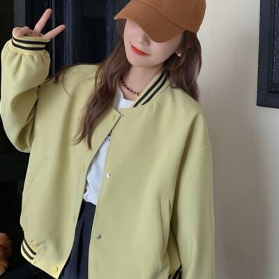 Áo khoác bóng chày nữ ngắn màu xanh lá cây mùa xuân và mùa thu 2023 phong cách đại học mới sữa mặc áo khoác giảm tuổi rộng rãi