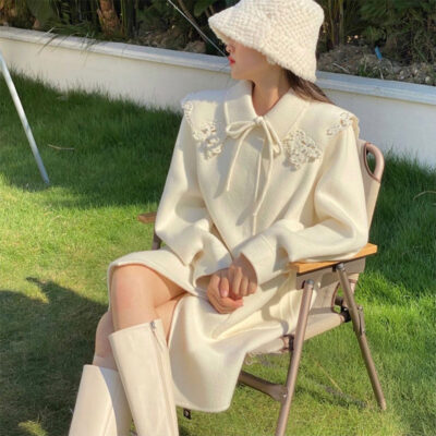 Mùa thu và mùa đông mới gió thơm nhỏ khăn choàng ngọc trai rỗng hai mặt áo khoác len cashmere dài vừa phải và áo khoác len ngọt ngào