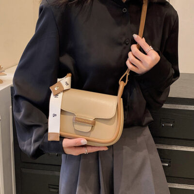 Túi xách nữ mùa hè mới 2023 thời trang cổ điển phù hợp với mọi đối tượng cao cấp cảm giác thích hợp túi vuông nhỏ phù hợp với túi đeo vai mới