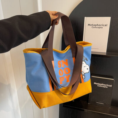 Thời trang giản dị túi vải dung tích lớn túi nữ 2023 xu hướng mới màu tương phản chữ cái túi đeo vai phù hợp túi xách