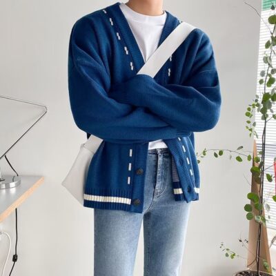 Áo khoác len cardigan cổ chữ V màu trơn phong cách quen thuộc nhẹ nhàng thu đông 2022 nam trẻ trung xu hướng hàng đầu