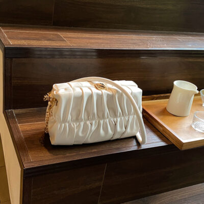 Túi xếp ly thời trang dung lượng lớn mới 2023 Túi đeo sát nách di động một vai dành cho nữ đi lại Túi Messenger túi phong cách nước ngoài