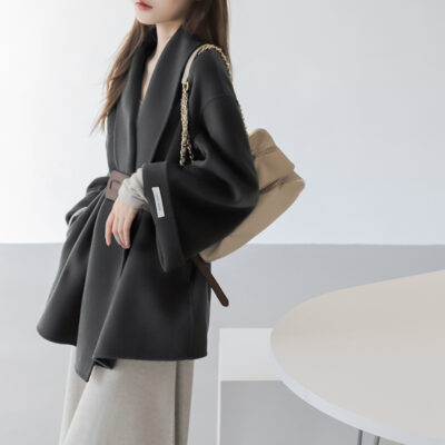 Áo len cashmere hai mặt nhỏ số lượng cao của phụ nữ có chiều dài vừa phải thắt lưng thắt lưng hình bóng áo khoác len