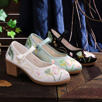 Giày Đơn Giày Cao Gót Gót Vuông Chun Gót Mary Jane Nữ Retro Khóa Thêu Giày Vải Gót Giữa