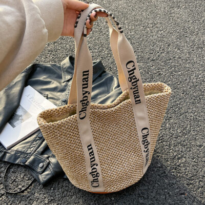 Túi tote dệt rơm túi chữ cái túi xô nữ mùa hè mới 2023 túi sát nách dệt túi đeo vai di động