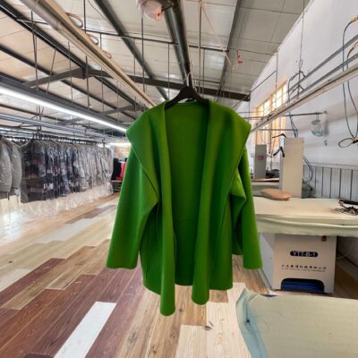 Nhà thiết kế người Pháp đặt hàng nhung Úc nhập khẩu cùng kiểu áo khoác len lông cừu đuôi cashmere sỉ lẻ tại chỗ