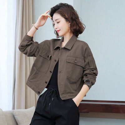 Áo khoác denim ngắn màu đỏ rượu vang cho nữ, áo khoác dụng cụ nhỏ, rộng, phong cách Hàn Quốc, nhà ga châu Âu, xuân thu 2023 mới