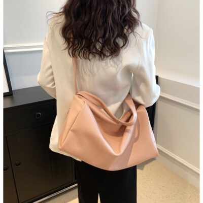 Phong cách đơn giản Túi tote sức chứa lớn 2023 Túi thể thao da mềm mới Túi đeo vai thông thường Túi Messenger nữ thay mặt cho