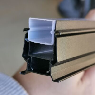 Tích hợp trần phát sáng keel phụ kiện trần nhôm bảng tổ ong có thể được trang bị đèn với đèn đường đèn sân khấu thông số kỹ thuật chung