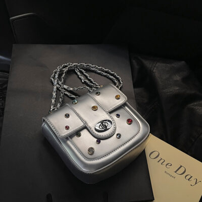 Ins lưới màu đỏ bùng nổ màu sáng mùa hè túi yên ngựa túi vuông nhỏ màu kim cương sê-ri Túi đeo vai Messenger thời trang nữ