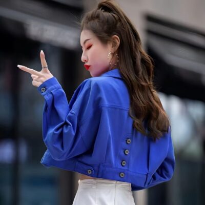Áo khoác denim nhiều màu cho nữ mùa xuân và mùa thu eo cao người đàn ông nhỏ 2023 áo khoác siêu ngắn màu xanh hồ mới áo khoác