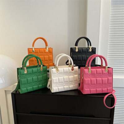 Túi xách nữ mùa hè 2023 mới thời trang Hàn Quốc hợp thời trang túi đeo vai đơn giản màu kẹo túi vuông dung tích lớn