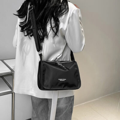 Túi nhỏ phổ biến năm nay Túi nữ mùa xuân 2023 thời trang mới thường ngày nylon màu trơn Túi đeo vai nữ Túi Messenger