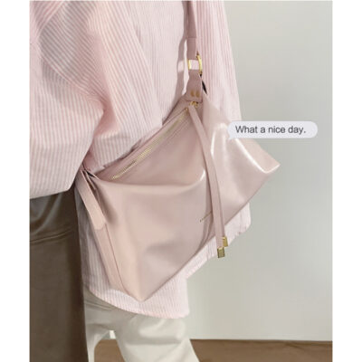 Phiên bản Hàn Quốc của túi xách thời trang niche nữ 2023 mới đơn giản túi sát nách kết cấu cao cấp một vai Túi Messenger túi vuông nhỏ