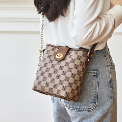 Túi Bucket Nữ 2023 Mới Túi Nữ Cao Cấp Retro Lão Thị Túi Messenger Túi Đeo Vai Dây Xích Đi Lại