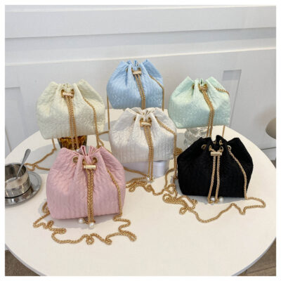 Túi xách nữ mùa hè 2023 túi đeo vai nữ thời trang sành điệu túi Messenger nữ lưới đỏ túi xô bán buôn