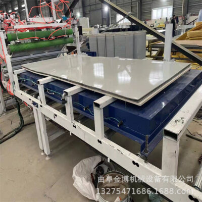 Thiết bị tổng hợp ống dẫn khí chống cháy và chống cháy Bảng magiê thủy tinh tấm thép màu tổng hợp Máy cán phẳng Cốc hút bảng trên Quản lý CNC