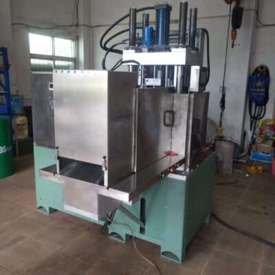 Máy đúc khuôn đứng