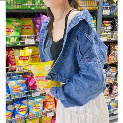 Áo khoác denim ngắn mùa xuân và mùa thu dành cho nữ theo phong cách thiết kế mới Phiên bản Hàn Quốc dáng rộng người đàn ông nhỏ phù hợp với xu hướng áo khoác phong cách Hồng Kông cổ điển