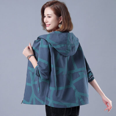 Áo khoác nữ in hình áo khoác ngắn trung niên và người già quần áo nữ cỡ lớn xuân thu phiên bản Hàn Quốc quần áo bà mẹ có mũ trùm đầu rộng và mỏng mới