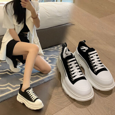 Giày vải vạn năng McQueen's nữ mùa xuân hè 2023 tăng chiều cao đế dày giày nhỏ màu trắng đôi giày cũ giày thể thao nữ cổ cao