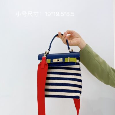 Túi Nữ 2023 Lưới Hàn Quốc Mới Sọc Hải Quân Vải Rộng Dây Đeo Vai Khóa Khóa Túi Di Động Túi Đeo Vai