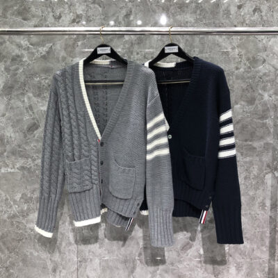 TIME BREATHE TB áo len cardigan 4 thanh cổ chữ V kim dày phía trước và phía sau áo len cài nút không đều