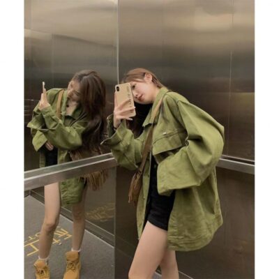 Áo khoác denim màu xanh lá cây theo phong cách Hồng Kông của Mỹ, áo khoác denim nữ đầu mùa thu rộng thời trang thường ngày phù hợp với tất cả các trận đấu dài tay hàng đầu
