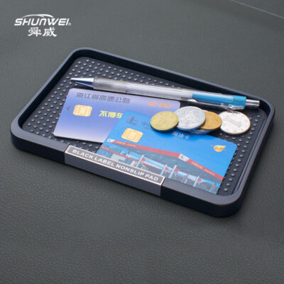 Xe Shunwei chịu nhiệt độ cao miếng đệm chống trượt ô tô với điện thoại di động lớn trang trí ô tô bảng dụng cụ điều khiển trung tâm ô tô tích hợp miếng đệm