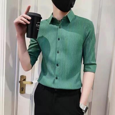 Áo sơ mi nam có tay ba phần tư ôm vừa vặn với họa tiết tối màu, thương hiệu hợp thời trang mới, nhà tạo mẫu tóc mùa hè đẹp trai, phiên bản Hàn Quốc, áo sơ mi nửa tay