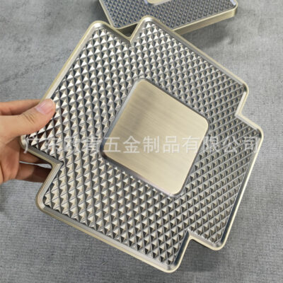 Dự án kỹ thuật bán buôn tấm nhôm chạm khắc cửa đôi hoa văn tinh tế tay nắm cửa kết hợp hình bán nguyệt đa phong cách