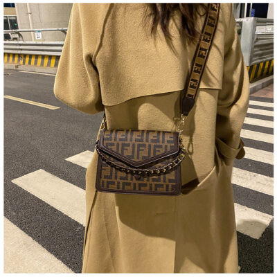 Túi xách nữ 2023 mới đơn giản thời trang retro in chữ đeo vai họa tiết túi vuông nhỏ phong cách nước ngoài