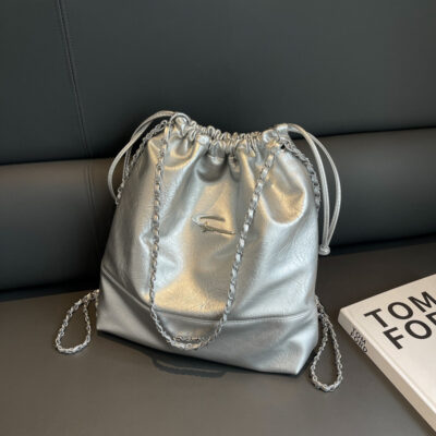 Túi sức chứa lớn dành cho nữ 2023 thời trang mới túi một vai cao cấp phổ biến túi xô chuỗi đa năng ba lô