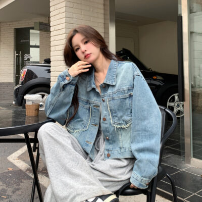 Mùa Xuân Năm 2023 Mới Phong Cách Hàn Quốc Retro Lông Túi Bên Hông Áo Khoác Denim Nữ Ngắn Phong Cách Đường Phố Áo Khoác Cao Cấp