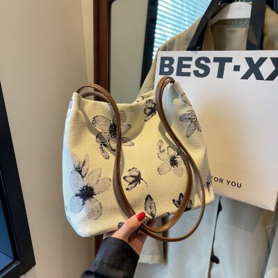 Túi đeo sát nách sức chứa lớn thời trang mùa hè 2023 dành cho nữ khí chất phù hợp với tất cả các túi một vai nghiêng Túi xách nữ thương mại nước ngoài