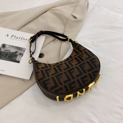 Túi thiết kế ngách xuyên biên giới chữ cái lưỡi liềm 2023 mới kết cấu cao cấp túi xách chuỗi đeo vai Túi Messenger nữ