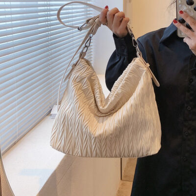 Túi tote 2023 túi đeo vai thời trang mới công suất lớn đi lại túi gấp đơn giản thích hợp túi Messenger xách tay nữ