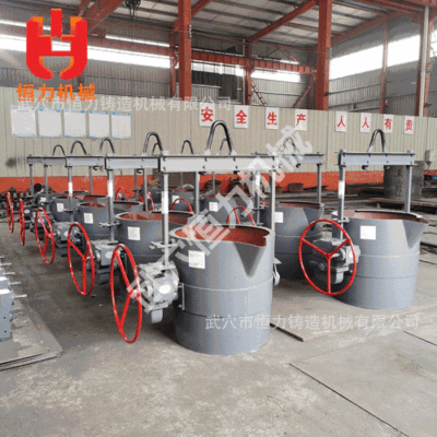 Muôi kim loại nóng Nhà sản xuất máy móc Hengli tự vận hành