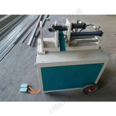 Điện nhỏ ván gỗ đinh phế liệu ván khuôn gỗ móng kéo thủy lực dọc và ngang kép móng tay hướng dẫn