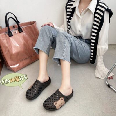 Rỗng giày đi biển mùa hè thời trang mới có lỗ giày áo khoác ngoài dép nửa dép đế mềm xăng đan và dép nữ bán buôn