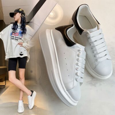 Phiên bản cao Putian Giày McQueen nhỏ màu trắng mùa xuân mới giản dị phù hợp với tất cả các trận đấu bằng da thật bên trong giày muffin đế dày tăng chiều cao bán chạy