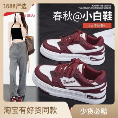 Kéo lại giày nữ giày lưới nhỏ màu đỏ trắng 2023 mùa hè mới tất cả các trận đấu giày đỏ thông thường tăng chiều cao giày đế dày đế dày nữ