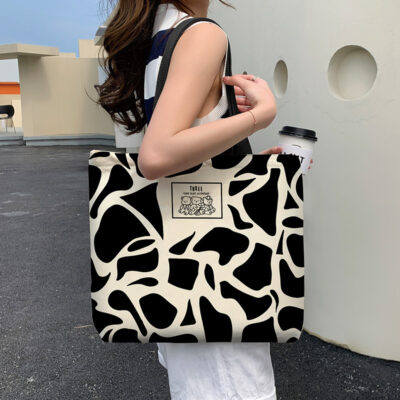 Túi vải nữ công suất lớn phiên bản Hàn Quốc của túi đeo vai mới ban đầu dành cho sinh viên đại học lớp nhà sản xuất túi đeo vai phù hợp với tất cả các nhà sản xuất bán buôn