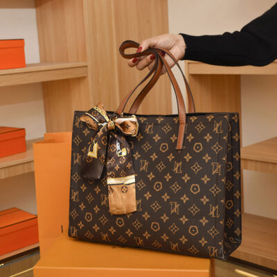 Túi đeo chéo túi xách nữ 2023 mới đơn giản thời trang retro lão thị túi đeo vai nữ dung tích lớn xu hướng túi tote