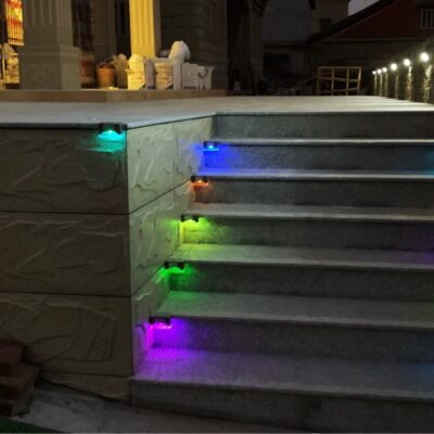 Bán buôn ánh sáng mặt trời ngoài trời bước cảnh quan LED ánh sáng đầy màu sắc sân vườn lan can dán chống thấm ánh sáng miễn phí từ đánh