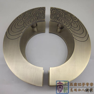 Tay nắm cửa chữ hình bán nguyệt cổ hình bán nguyệt ngâm chân cửa kính cửa hàng quần áo tay nắm cửa gỗ cặp cửa đơn giản